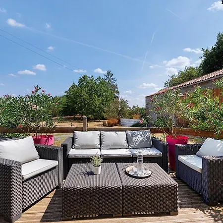 Aux Charmes D'antan - Bed & Breakfast